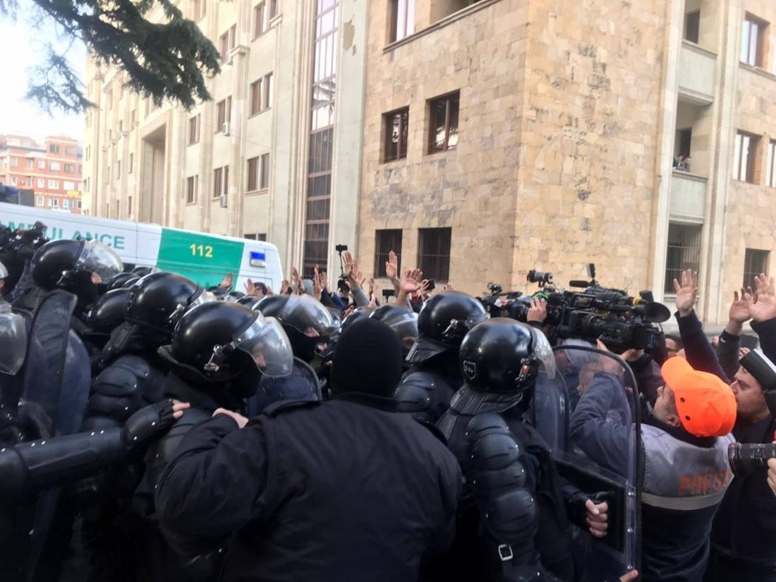 Tbilisidə parlament binası qarşısında aksiya bərpa edilib