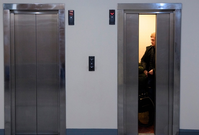 Bakıda 14 nəfər liftdə qaldı