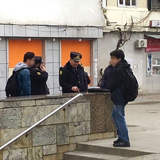 Bakı polisi siqaret çəkən uşaqlara qarşı hərəkətə keçdi - FOTO