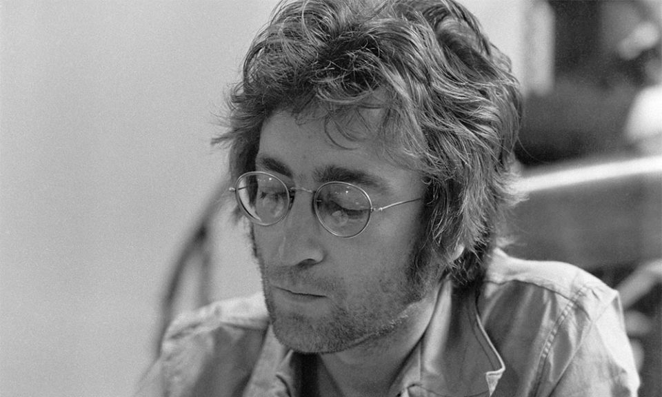 Con Lennonun eynəyi 183 min dollara satıldı - FOTO