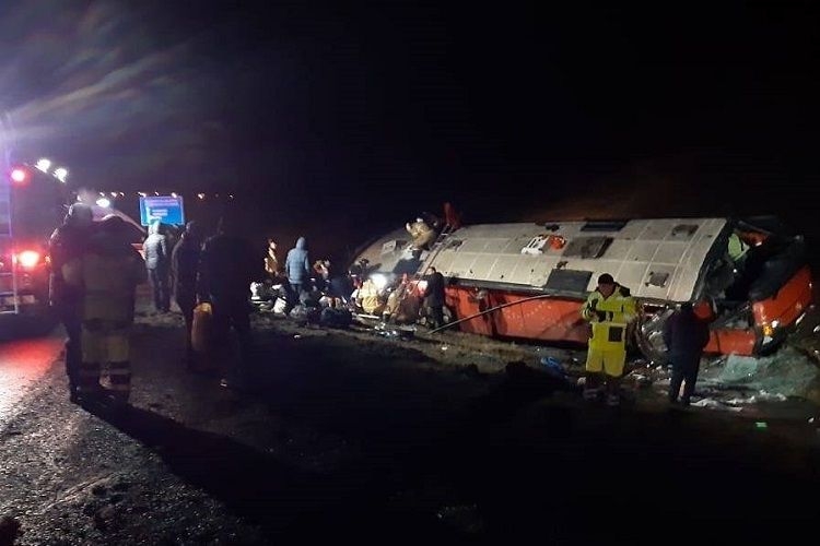 Rusiyadan Gürcüstana gedən avtobus aşıb: 2 nəfər ölüb