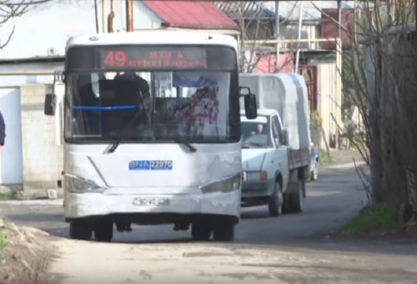 Bakıda avtobus sürücüsündən inanılmaz addım: Xeyli pulu tapıb sahibinə qaytardı - VİDEO
