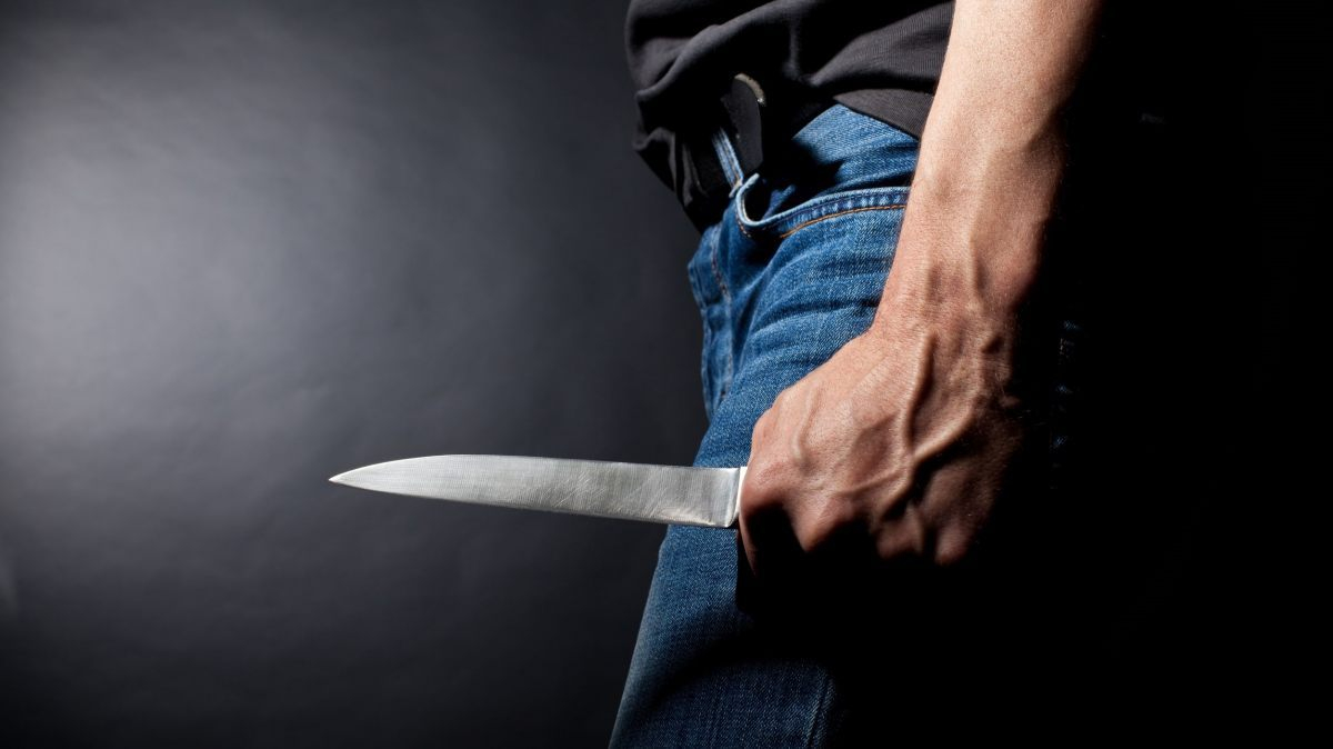Xırdalanda 18 yaşlı gənc bıçaqlandı
