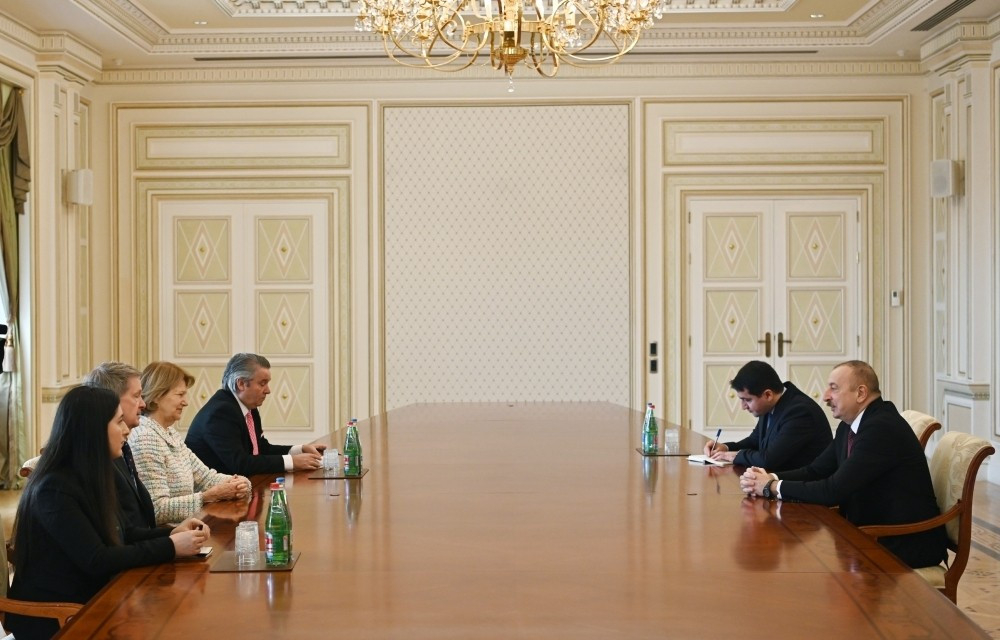 Prezident İlham Əliyev Britaniya Baş Nazirinin ticarət elçisini qəbul etdi - FOTO