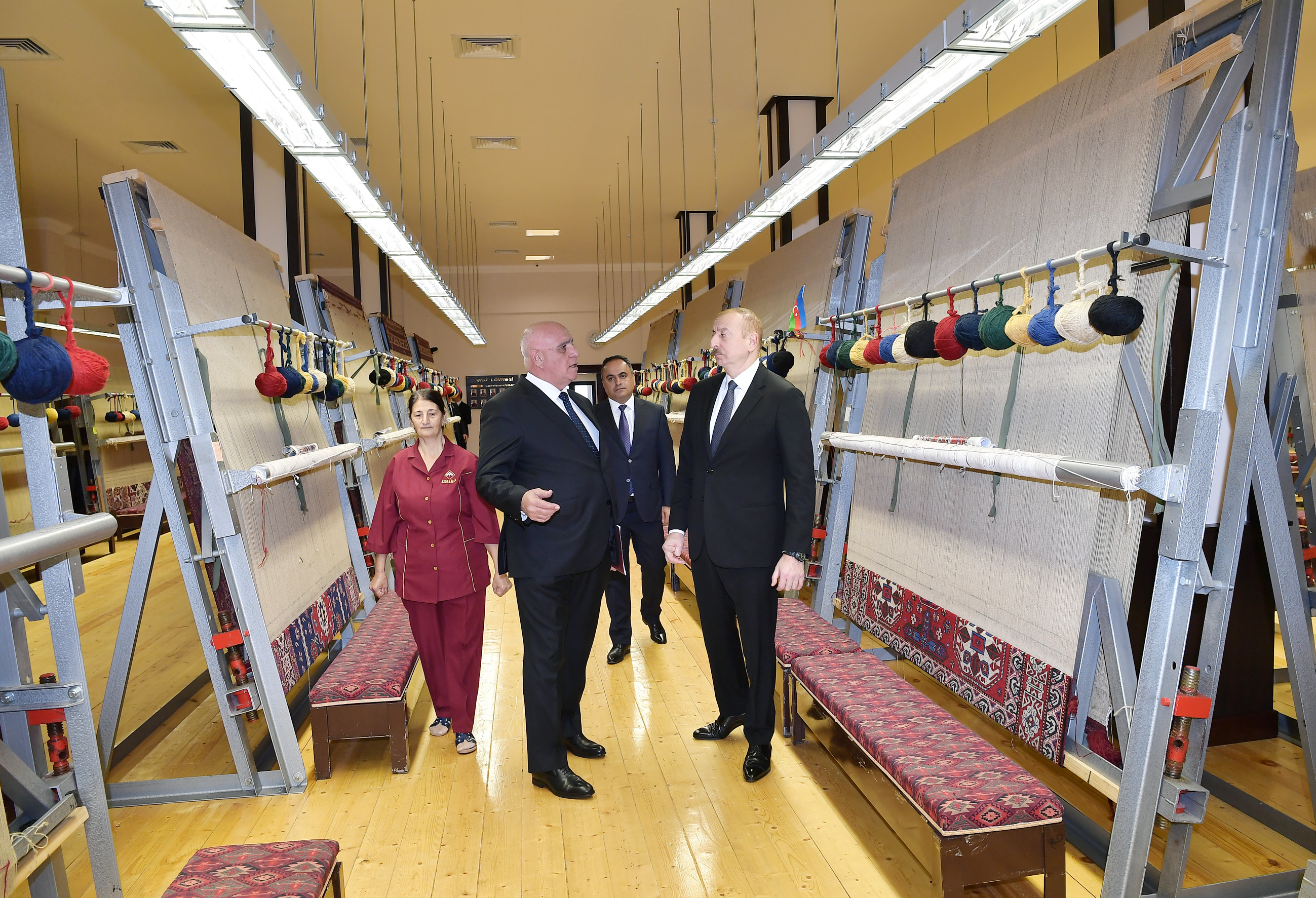 Prezident İlham Əliyev “Azərxalça” ASC-nin Goranboy filialının fəaliyyəti ilə tanış olub - FOTO