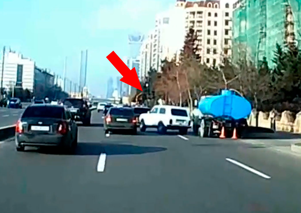 Bakıda "avtoş"luq edən iki sürücünün dəhşətli görüntüsü - VİDEO