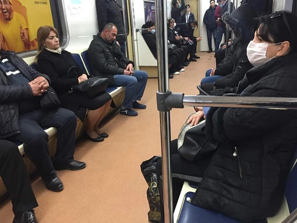 Bakı metrosunda sıxlıq yaranması ilə bağlı RƏSMİ AÇIQLAMA - FOTO