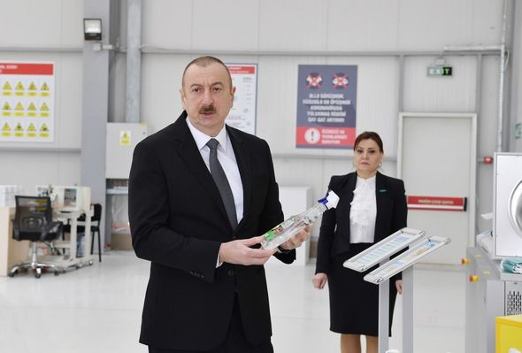İlham Əliyev tibbi maska istehsalı müəssisəsinin açılışını etdi - YENİLƏNİB + VİDEO