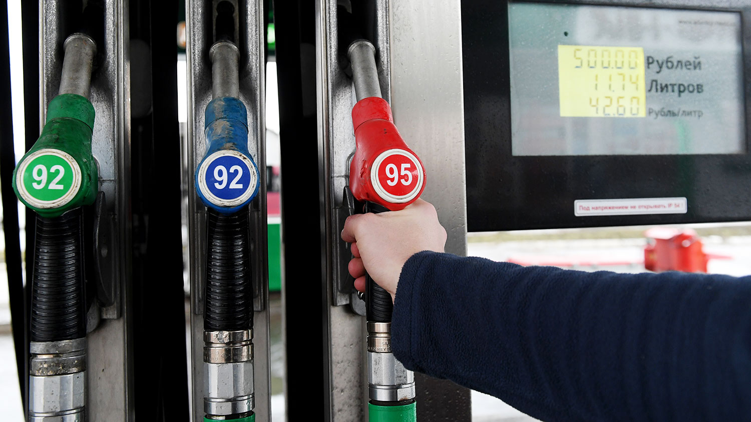 Rusiyada benzinin qiyməti ucuzlaşıb