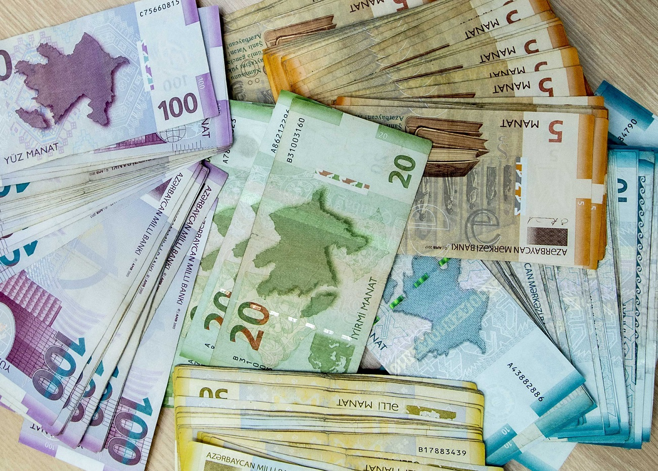 Azərbaycanda 14 bağlanmış bankın borcu açıqlandı - CƏVDƏL