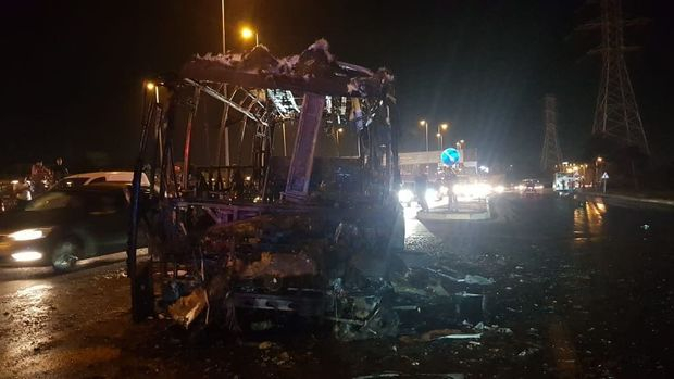 SON DƏQİQƏ: Aeroport yolunda avtobus yanır - VİDEO