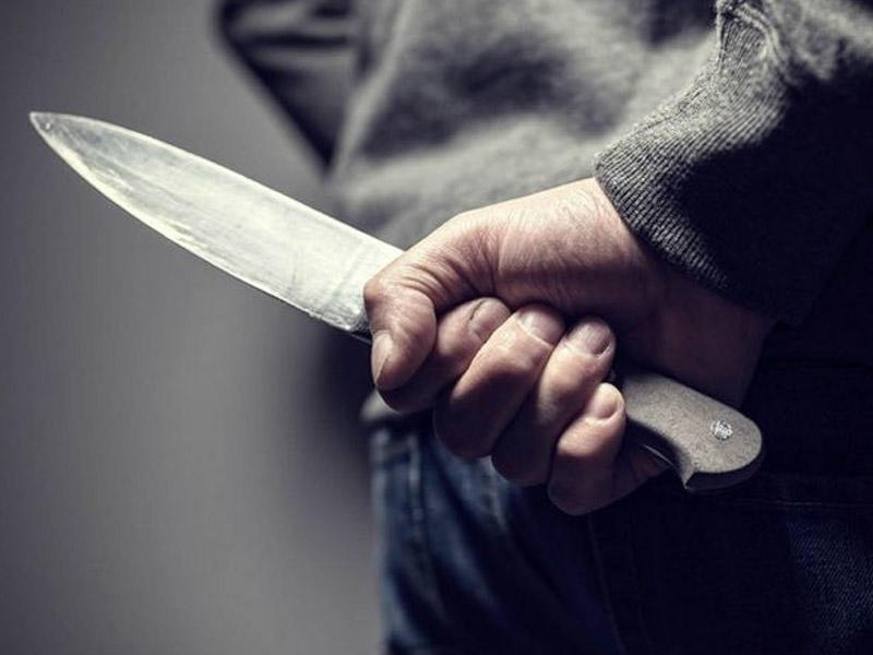 Bakıda film kimi cinayət: Sabiq polis zabitinə bıçaq çəkdilər