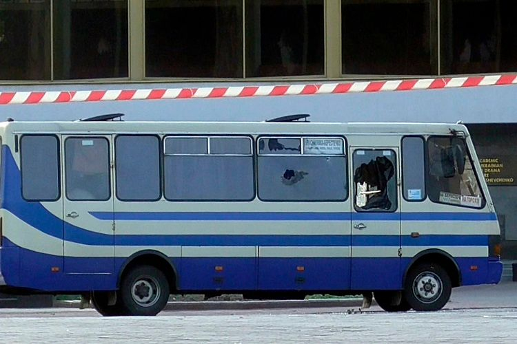 Ukraynada sərnişinlə dolu avtobusu girov götürən terrorçu saxlanılıb