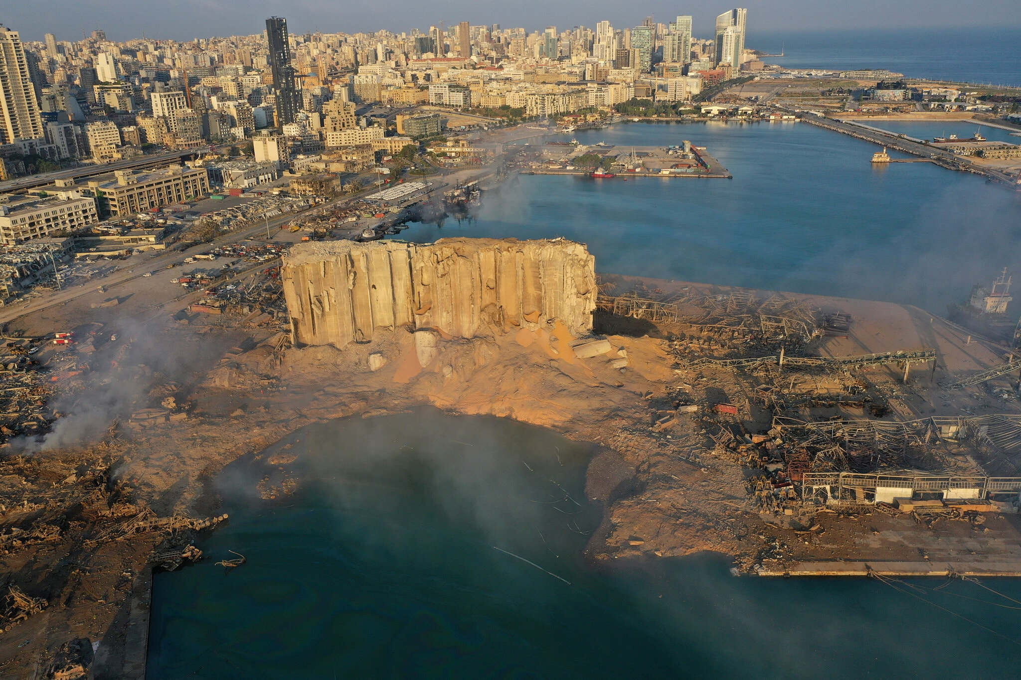 Beyrutdakı partlayışın dəhşətli nəticəsi: 100 ölü, 4 min yaralı - VİDEO - YENİLƏNİB