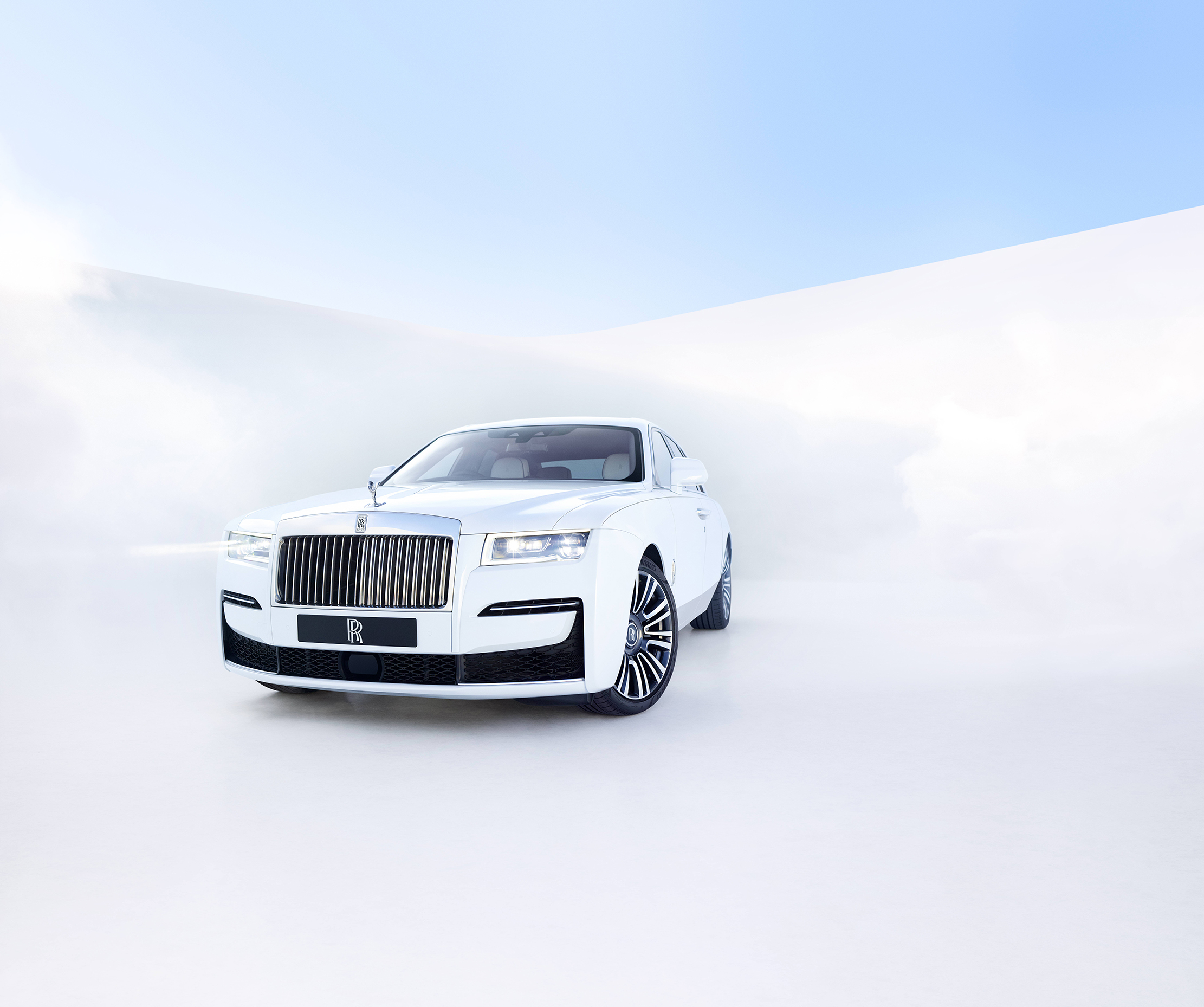 Rolls-Royce yeni Ghost-un uzun baza versiyasını təqdim etdi