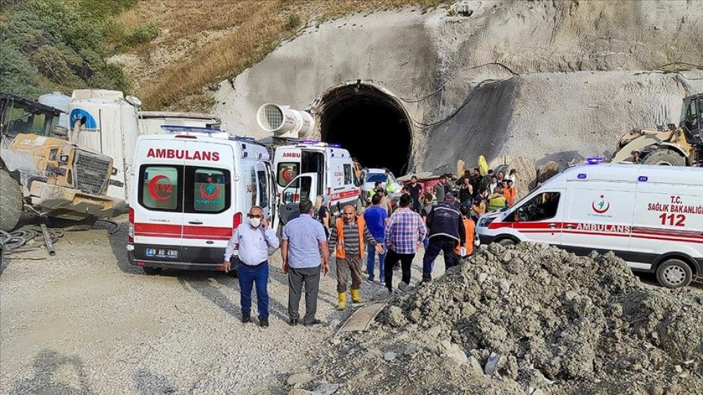 Türkiyədə yeraltı tunel çöküb