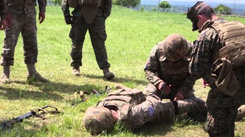 MN: Ermənistan ordusunun alay komandiri ağır yaralanıb