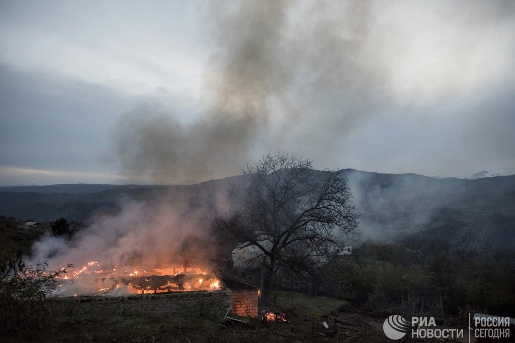 Ermənilər Laçında evləri yandırır - FOTO/VİDEO