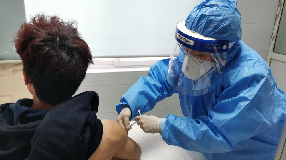 Çində koronavirusa görə peyvənd vurulmasına başlanıldı