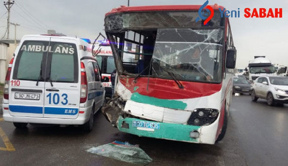 Bakıda ağır qəza: Avtobus betonqarışdıran maşınla toqquşdu, yaralılar var - YENİLƏNİB - VİDEO
