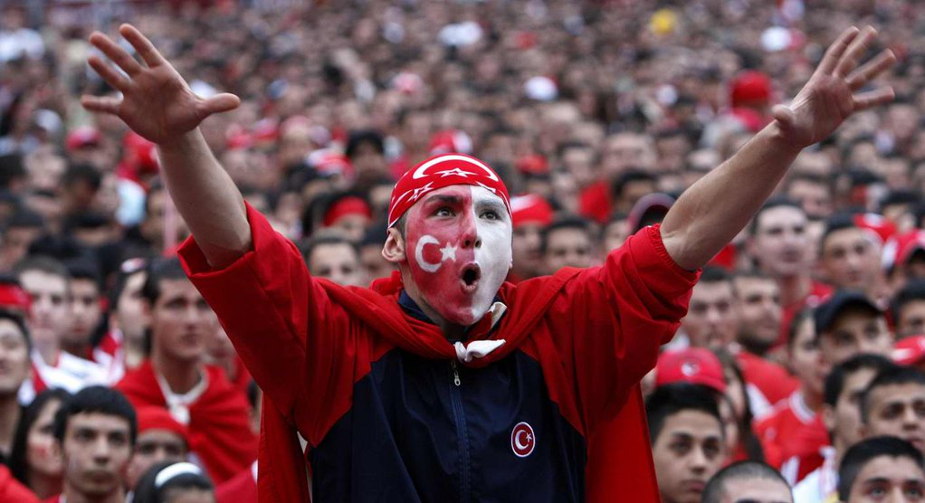 Türkiyə stadionlarından azarkeş səsləri gələcək