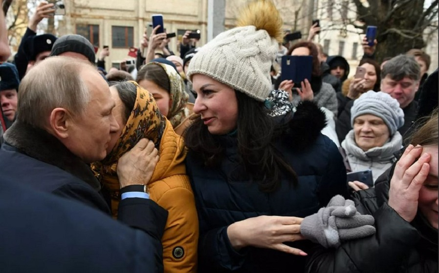 Putinə evlənməyi təklif edən qadın prezidentin buna reaksiyasından danışdı - FOTO