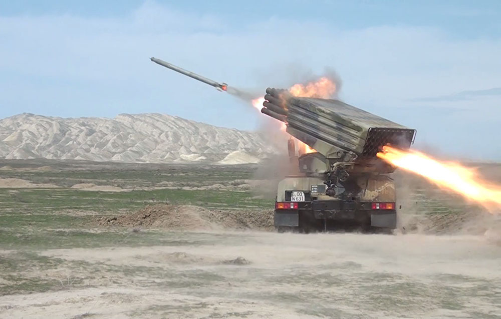 Azərbaycan Ordusunda raket-artilleriya batareyalarının döyüş atışlı taktiki təlimləri başlayıb - VİDEO