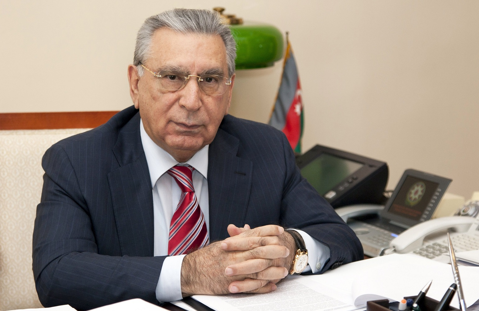 İşdən çıxarılan AMEA əməkdaşı Ramiz Mehdiyevi məhkəməyə verdi
