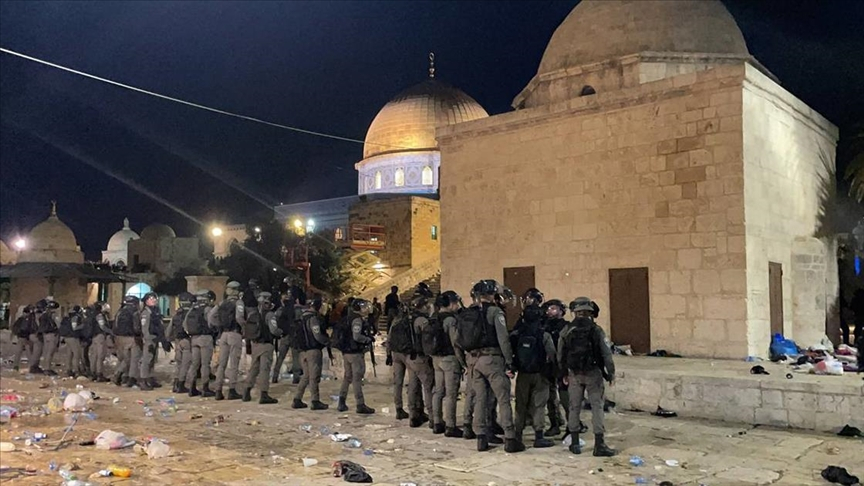 İsrail polisi ilə fələstinlilər arasında Əl-Əqsa məscidində toqquşma yaşanıb