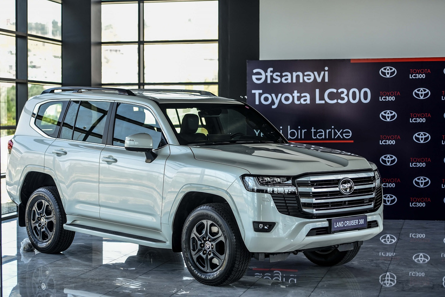 Toyota tam yeni – Land Cruiser-i təqdim edir