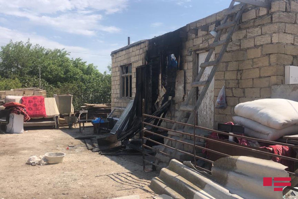 Azərbaycanda ata oğlu və gəlinin yaşadığı evi yandırıb - FOTO