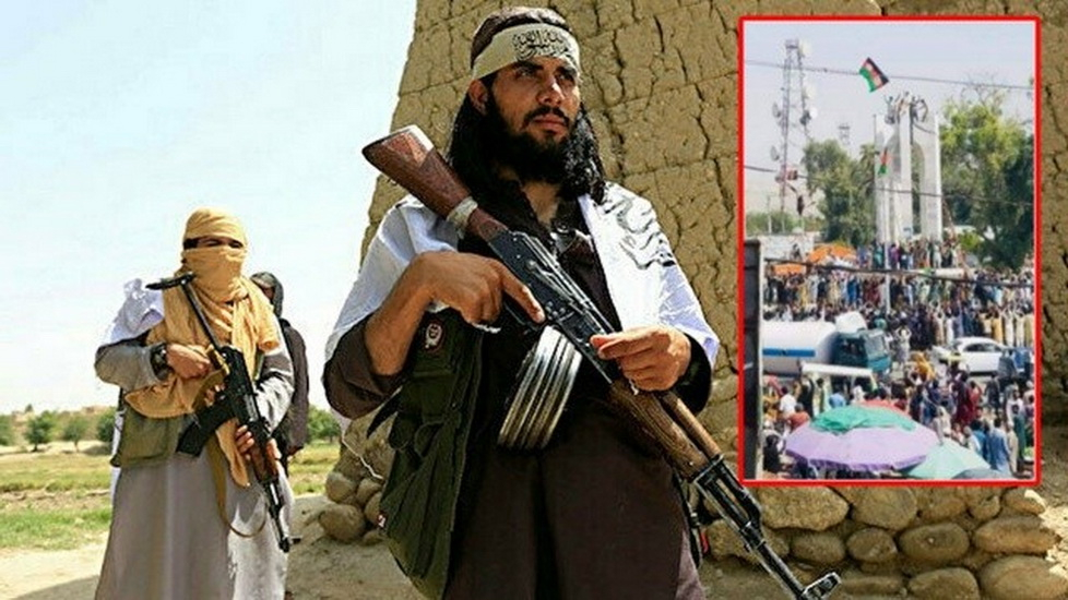 "Taliban" minlərlə insanın gözü qarşısında dörd komandiri edam edib - VİDEO
