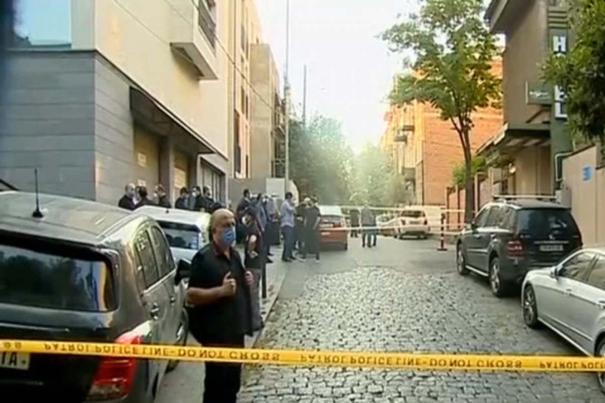 Gürcüstanda 22 yaşlı gənc silahlı insident zamanı 9 güllə yarası alıb