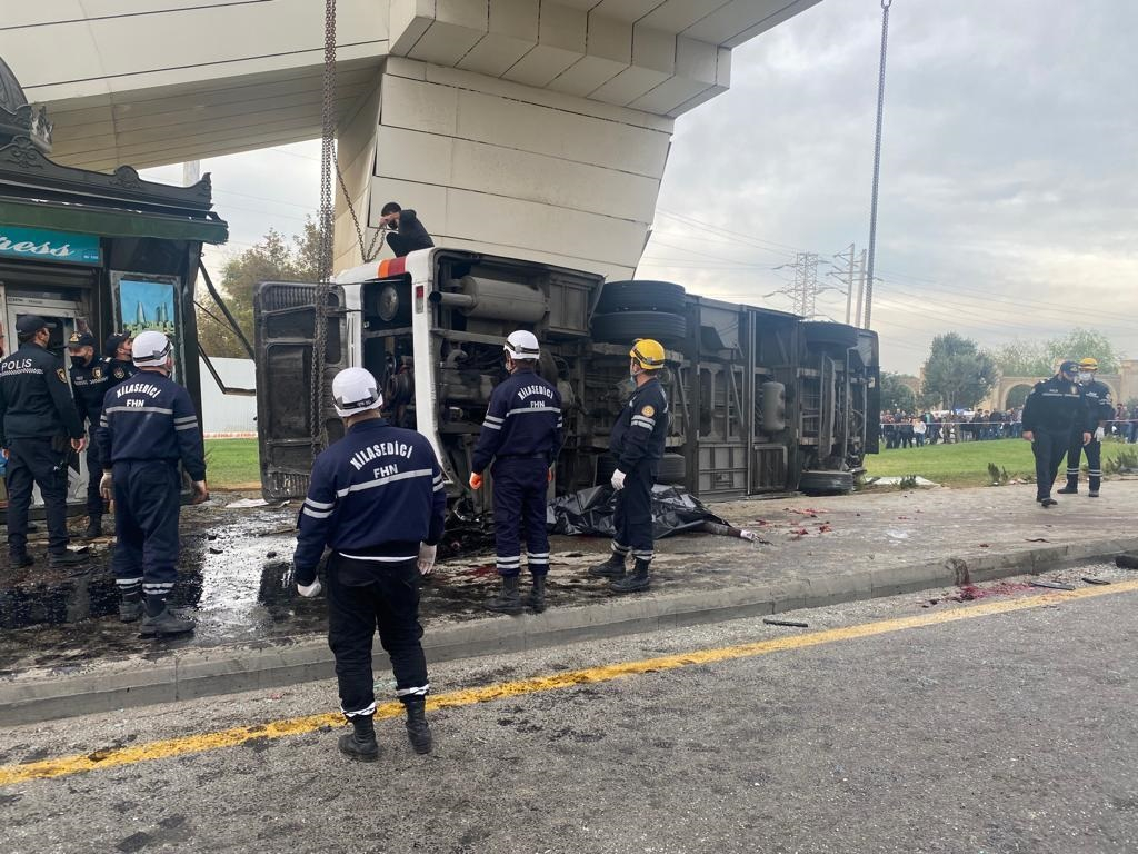 Bakıda yük avtomobili ilə avtobus toqquşdu: 5 ölü - YENİLƏNİB - VİDEO