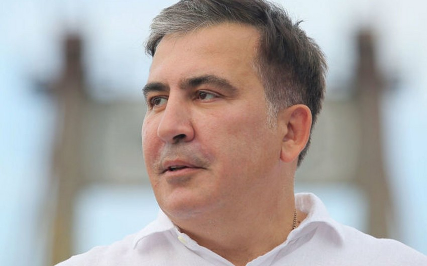 Saakaşvili huşunu itirərək xəstəxanada yıxıldı