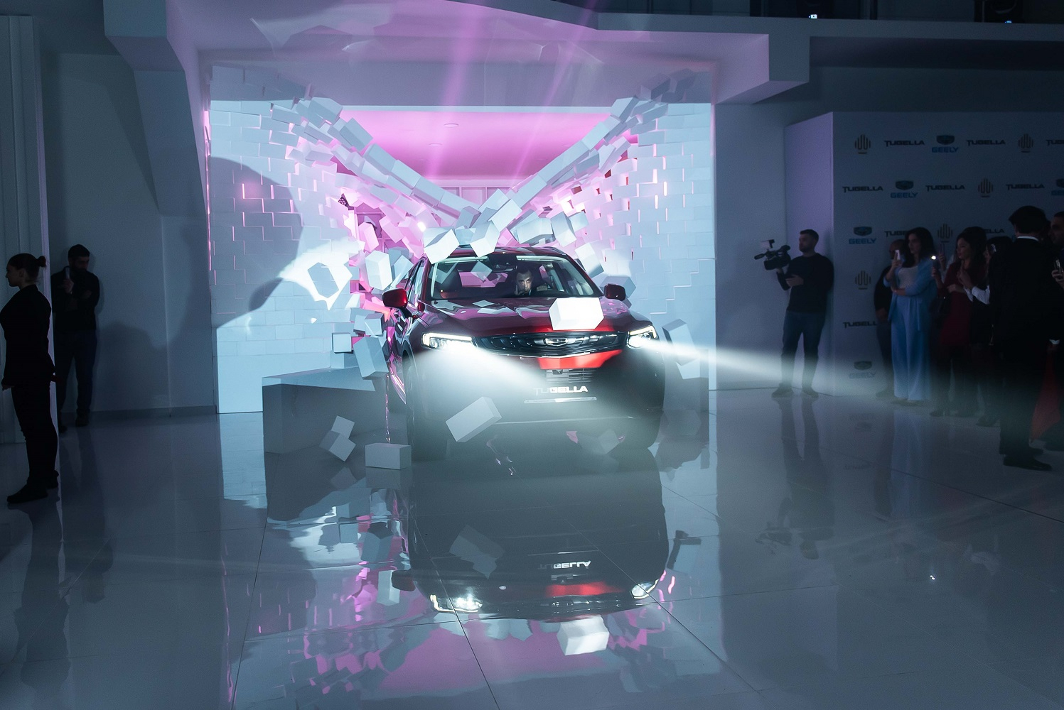 2021-ci ilin ən çox gözlənilən avtomobilinin təqdimatı keçirildi - FOTO/VİDEO