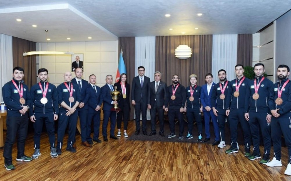 Fərid Qayıbov dünya çempionatında medal qazanmış karateçilərlə görüşüb