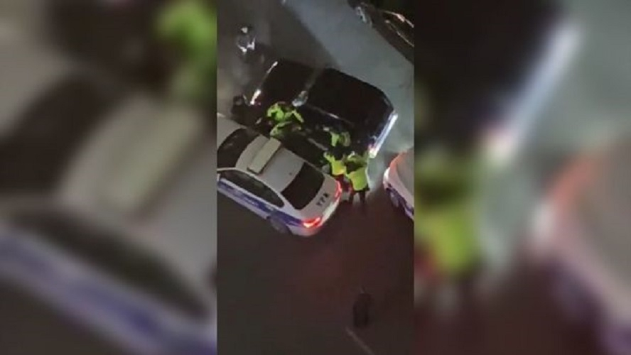 Bakıda yol polisi ilə sürücü arasında qarşıdurma - VİDEO