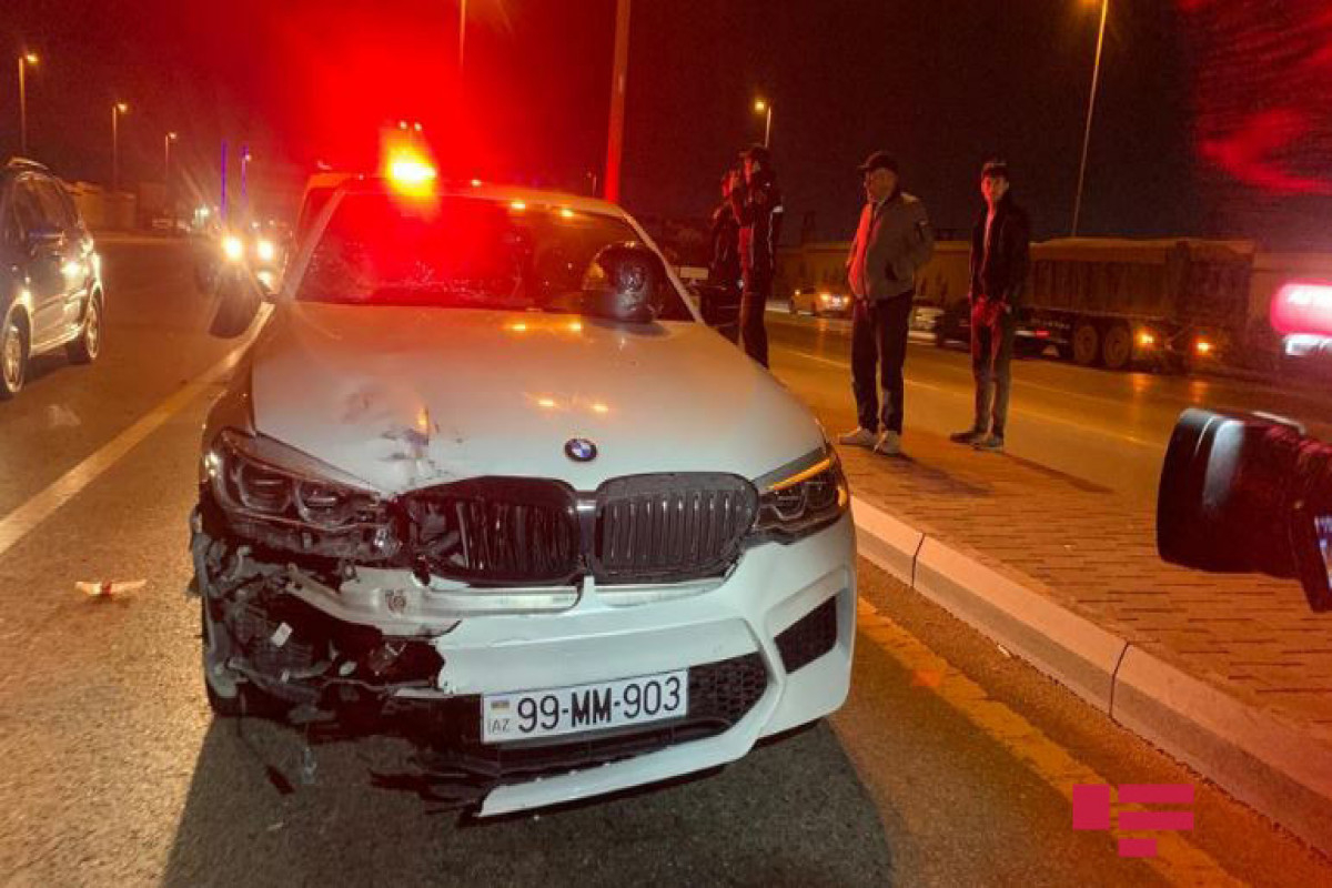 Bakıda “BMW”nin vurduğu moped yandı, sürücü komaya düşdü - FOTO/VİDEO