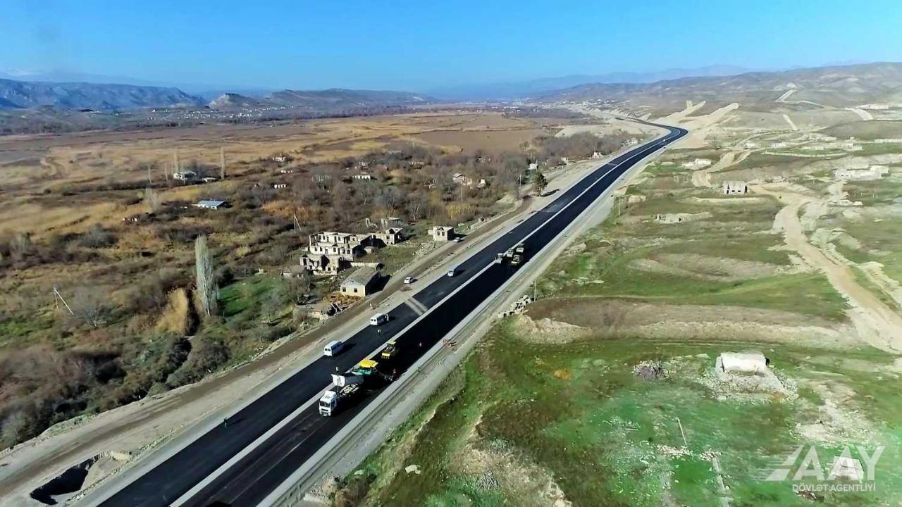 Xudafərin-Qubadlı-Laçın avtomobil yolunun asfaltlanması işlərinə başlanıldı - FOTO