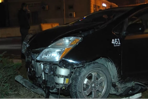 Bakıda xanımın törətdiyi qəzada avtomobillərə ciddi ziyan dəydi - FOTO/VİDEO
