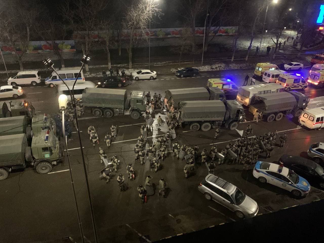 Qazaxıstanda komendant saatı tətbiq edildi - Şəhərlərə giriş və çıxış bağlandı - VİDEO