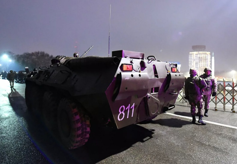 Almatı meydanında silahlı qarşıdurma - VİDEO