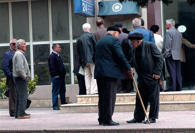 Pensiya alanların NƏZƏRİNƏ: Yanvarın pensiyaları tam ödənildi