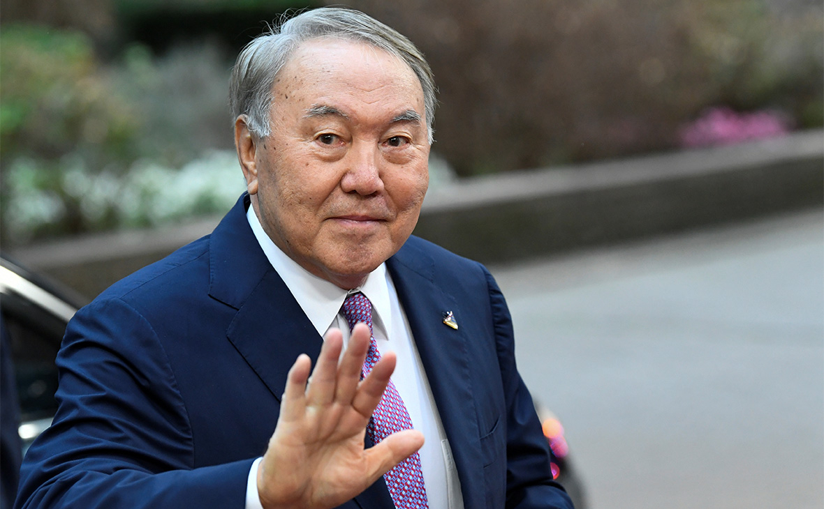 Nazarbayev: "Qazaxıstanın paytaxtında istirahət edirəm və heç bir yerə getməmişəm" - VİDEO