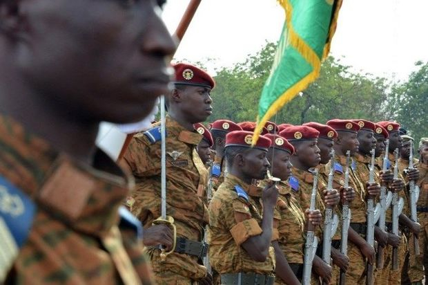 Burkina-Fasoda prezident istefa verdi, hərbçilər hakimiyyəti ələ keçirdi