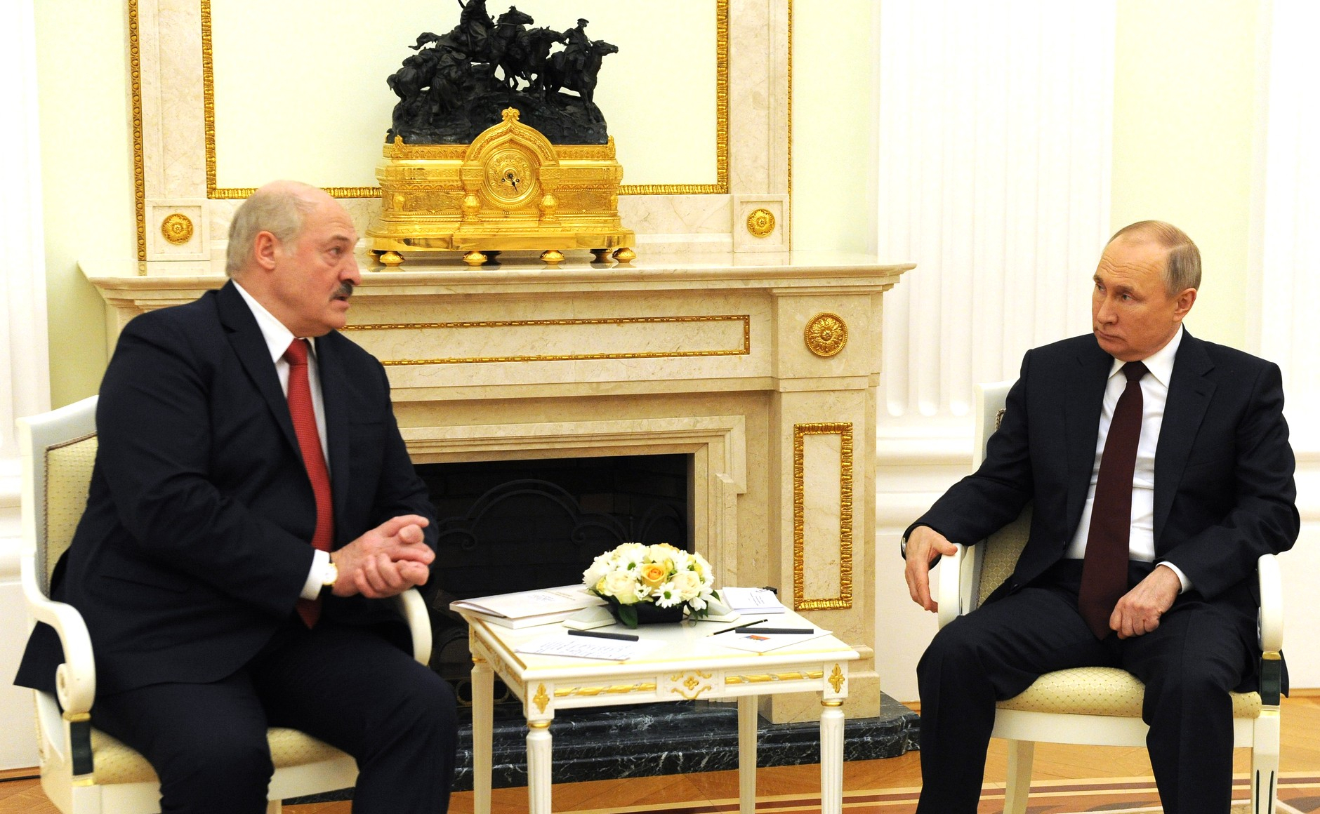 Putinlə Lukaşenko Ukraynadakı vəziyyəti müzakirə edib