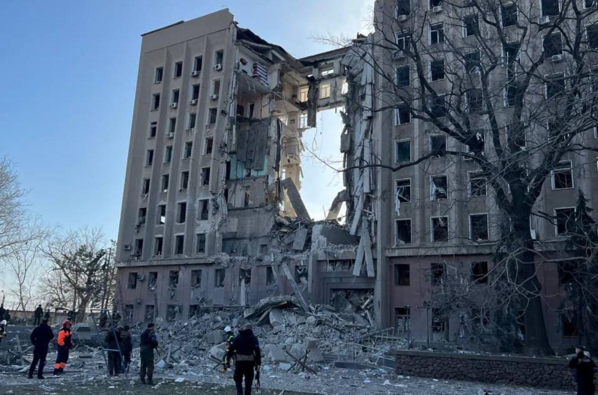 Nikolayev şəhərinin administrasiya binasına raket zərbəsi endirilib - FOTO