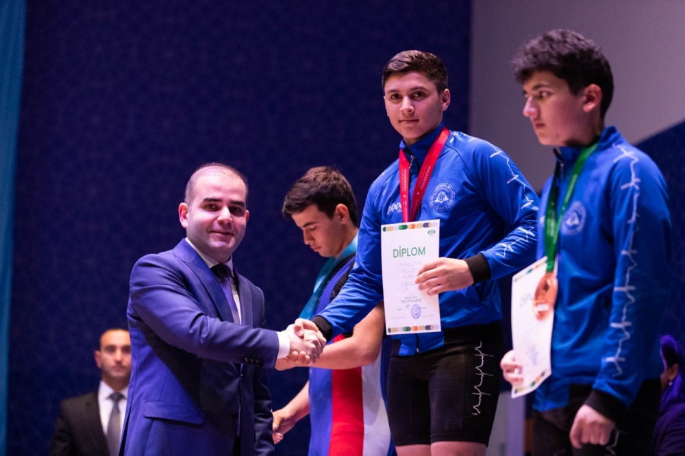Ağır atletika üzrə Azərbaycan birinciliyində ikinci yarış gününə yekun vurulub