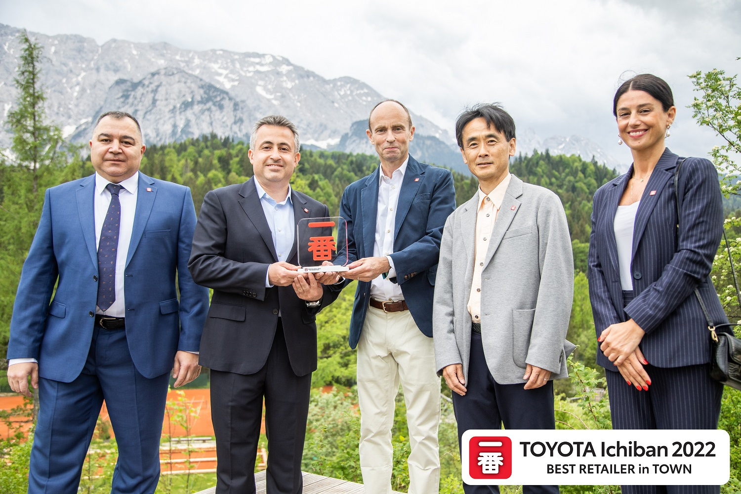 “Toyota” ikinci dəfə “Toyota Abşeron Mərkəzi”ni ən yaxşı diler kimi mükafatlandırıb